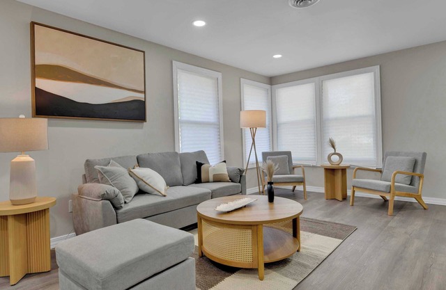 4BR Montrose Meadow Retreat|Laundry Room|Private Backyard|High speed Wifi #42078