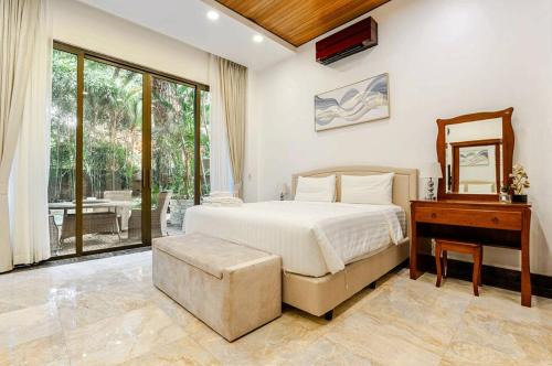 4BR Pool Villa Nai Harn