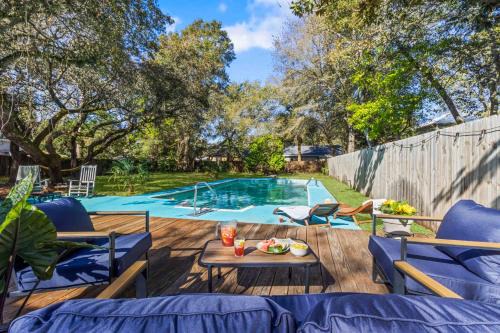 4BR w Private Pool & Fire Pit - 2 MI To Beach