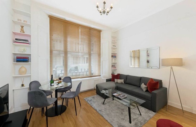 4CG · Notting Hill Luxe Apartment