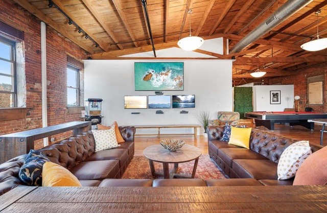 4K sqft LOFT Gym, TV Wall, Pool, Table Ping Pong