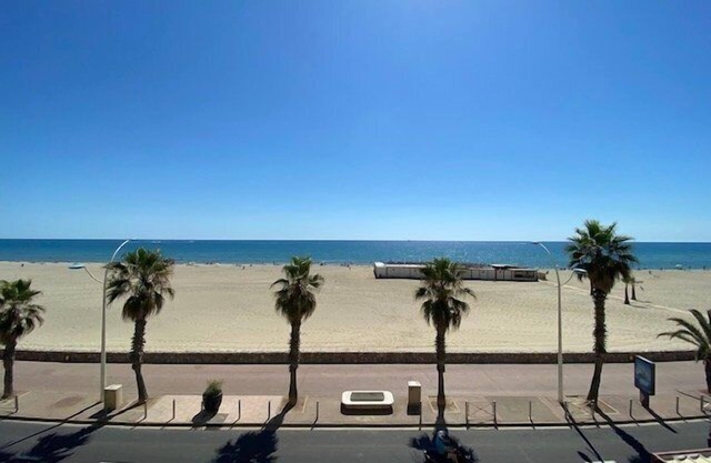 4QUAI3913 – T2 apartment with parking, TV, just a short walk from the beach.