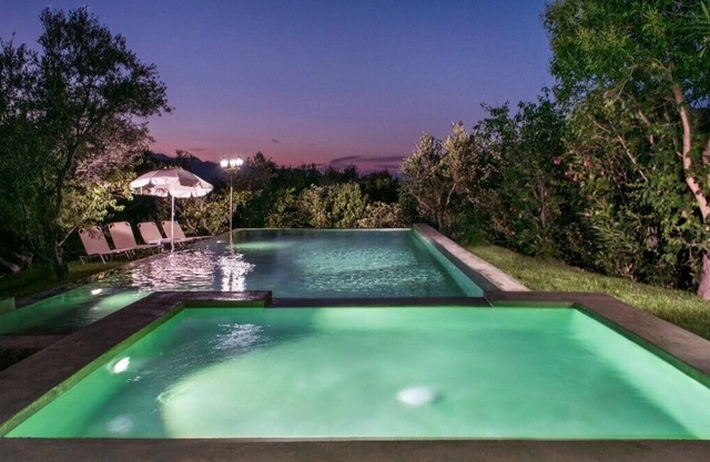 5 bd property, comfortable, amazing view, pool