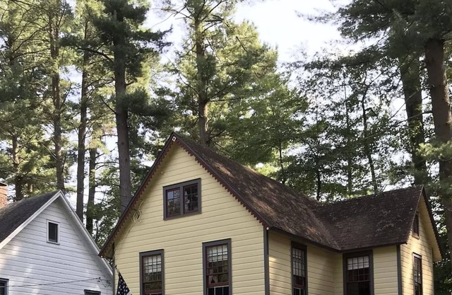 5 Bed,1.5 Bath Cottage. The Great Sacandaga Lake, Northville, in Adirondack Park