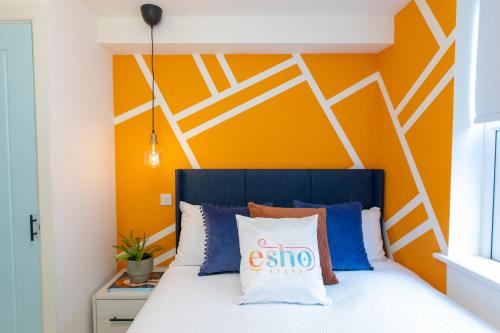 5 bed 5 bath house, free parking, patio garden - Esho Stays