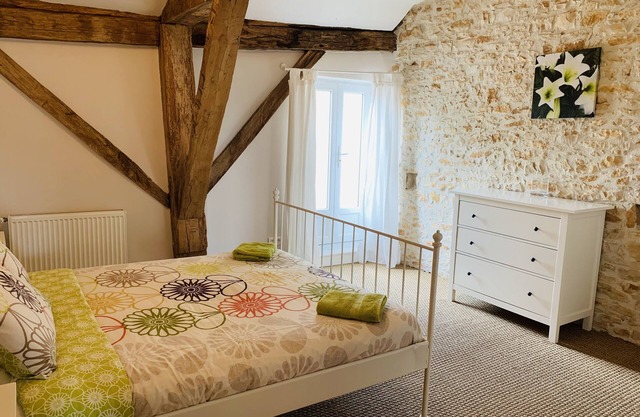 5 BEDRM HSE & POOL, CHARENTE-PERIGORD VERT 1KM FROM THE DORDOGNE