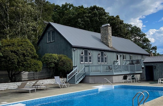 5 Bedroom 20 Acre Country Estate with a Pool in Hudson Valley/Dutchess County