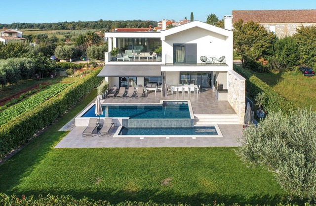 5 bedroom awesome home in Tar-Vabriga