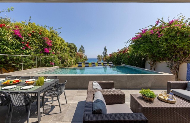 5 bedroom Beachfront Villa