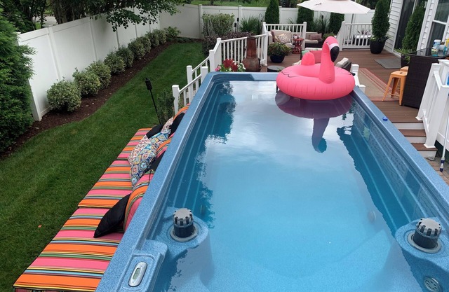 5 Bedroom Boutique Home w/Swimspa and Backyard Oasis.