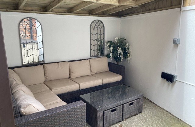 5 Bedroom City Centre House With Free Parking