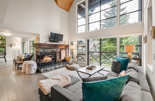 5 Bedroom Ski-in/Ski-out on slopes of Blackcomb