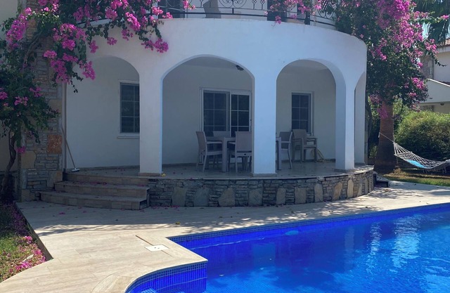 5 Bedroom Villa in a quiet location. Great prices for 2025