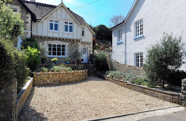 5 BELMONT TERRACE, pet friendly, country holiday cottage in Beer