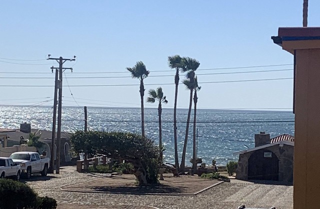5 BRM home w/beach access and walking distance to Puerto Nuevo.24 hr Security