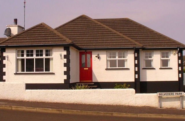 5* Castlerock- A North Coast Family Friendly Vacation Rental (Sleeps 6)/weekly
