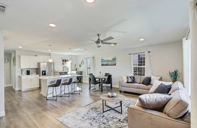 5 mi to Downtown! Backyard! Near DFW Airport! Long Stay Discounts! King Bed!
