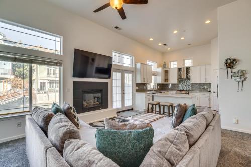 5 Mi to Downtown Reno Home with Lake Access!