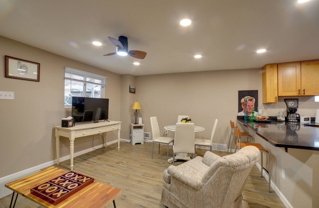 5 Mi to Dtwn Pittsburgh: Home w/Deck!