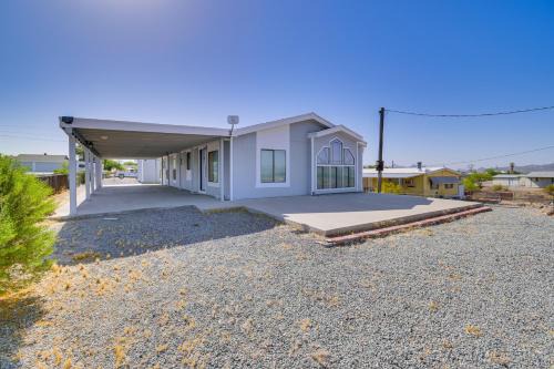 5 Mi to River Topock Boating and Off-Roading Oasis!