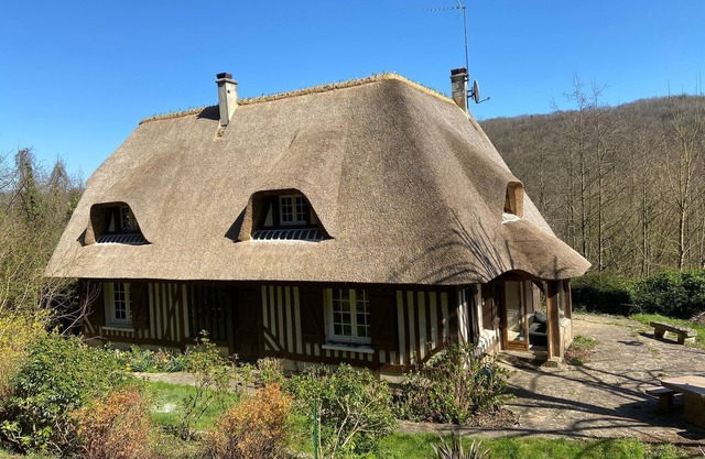 5 min from the sea, Chaumière on the heights of Honfleur with jacuzzi