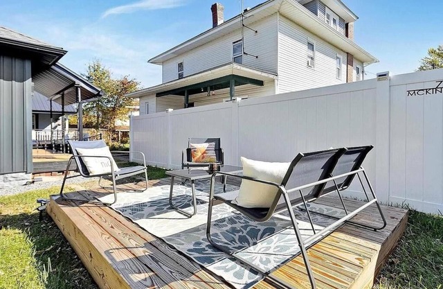 5 Min to Campus and Downtown Morgantown, River View, 3B 2B