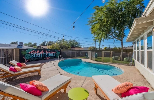 *5 Min to Old Town | Huge Backyard! | Golf 3 Min*