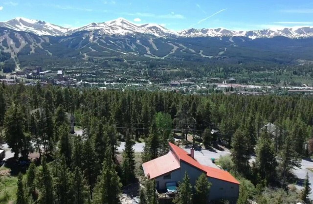 5 Min to Town, Hot Tub, Great 4 Groups, Games, Updated Kitchen