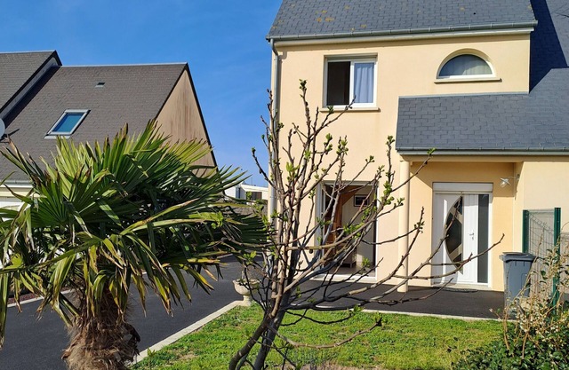 5 mins from Barneville-Carteret beach, charming 4-person house.