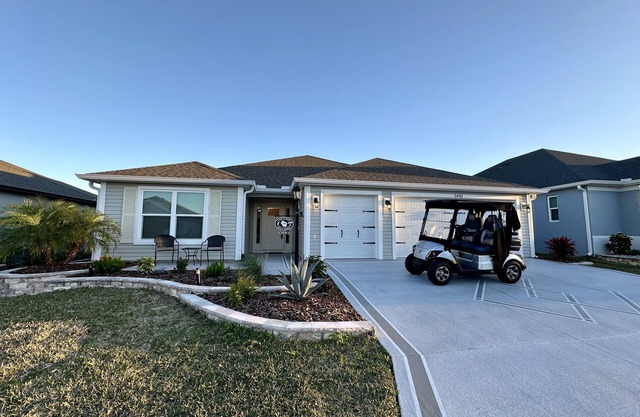 5 Minute Golf Cart Ride To Brownwood, Restaurants, Entertainment