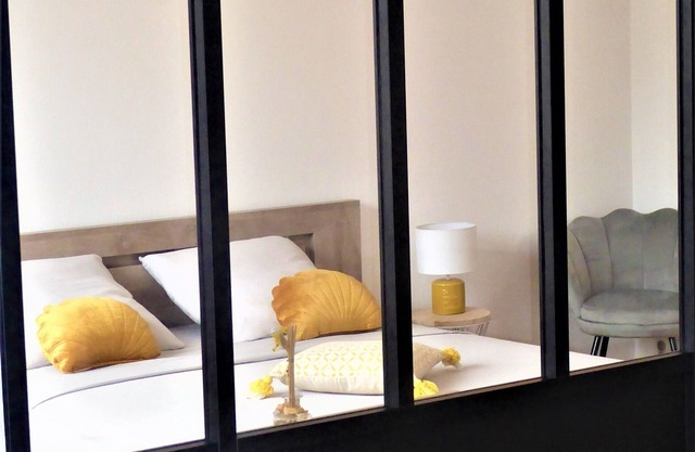 5-minute walk from Lac d'Annecy, hyper center with parking, * classification