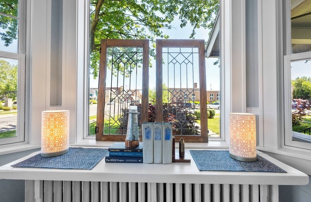 5 minute walk to everything PC has to offer! Large families welcome! 4bd, 4 bath