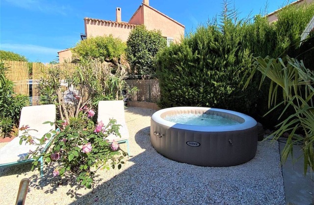 5 minutes from the beach, quiet renovated house with wifi, air conditioning and jaccuzi