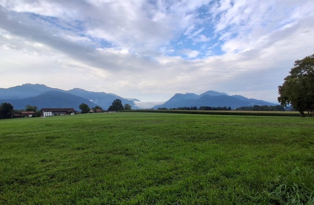 5 minutes from the train station 1 room apartment in a quiet location