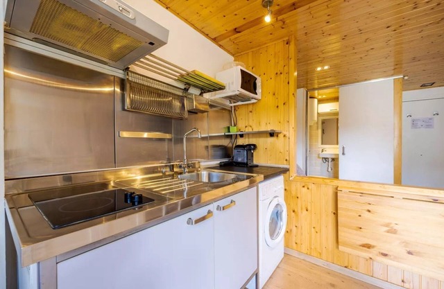 5 minutes from the Train, Restaurants and Supermarkets! Apartment Ideal for Couples.