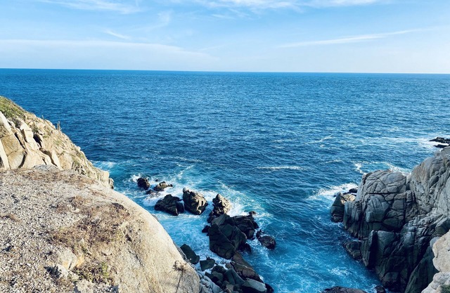 5 minutes to beach! Oceanfront Condo, Sleeps 6, Two Pools, 24-hr Security, Wi-Fi