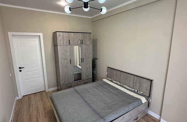 5 minutes to the beach! Family-sized condo with terrace