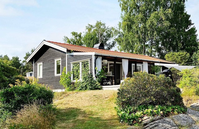 5 person holiday home in STRÅVALLA