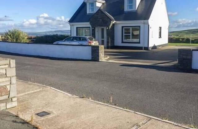 5 RINEVILLA VIEW, pet friendly, with open fire in Cross, County Clare