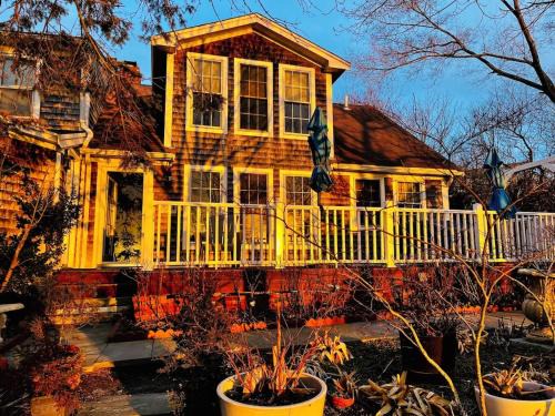 5 star 1,550 SF - The Gale Force Farmhouse at Telegraph Hill - Modern, Renovated