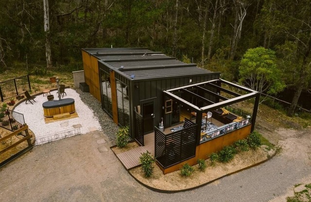 5 star couples hideaway in the country, enjoy privacy and space - w hot tub