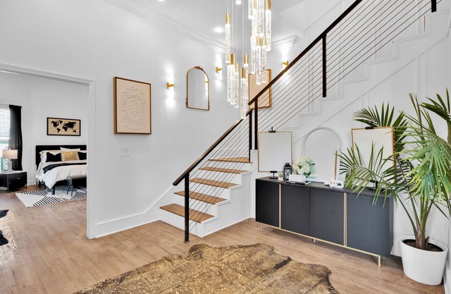 5 Star Large House Hot Tub Fire Pit Near Airport, Stadium & Downtown