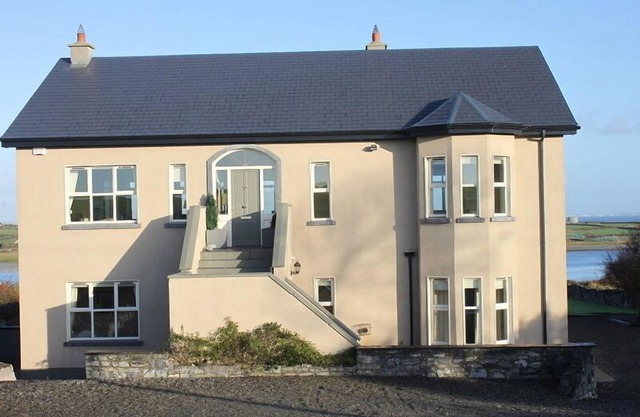 5 Star Luxury Home with Sea & Burren Mountain Views, New Quay, Co Clare