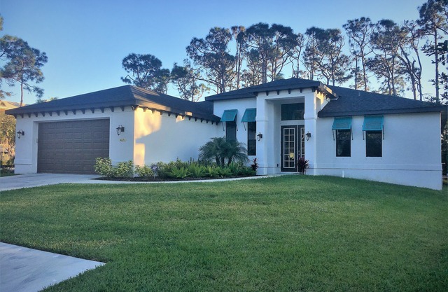 5 Star Pool Home, Sleeps 10, just 1 mile to Bonita Beach