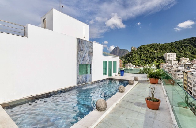 5-suite penthouse in Copacabana with sea view