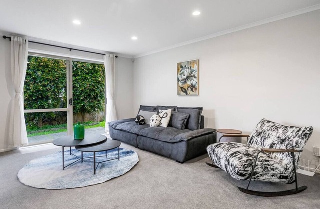 5 Sunvista Ave, Oteha, Auckland 0632