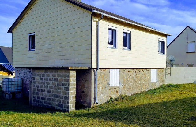 50 meters from the sea, do everything on foot