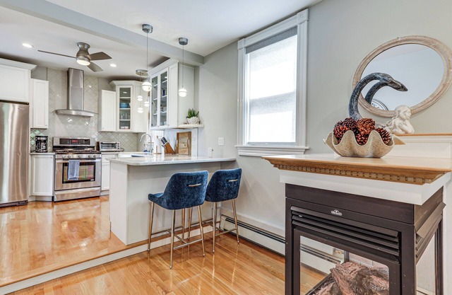 50 Yards to Short Beach: Ocean-View Apt w/Deck!