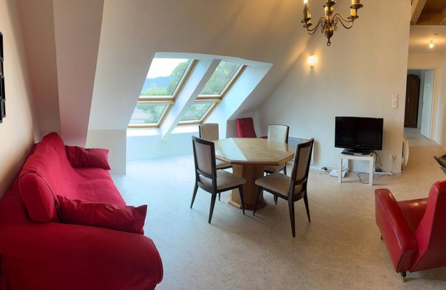500 metres from the exhibition centre, large apartment with fitted kitchen
