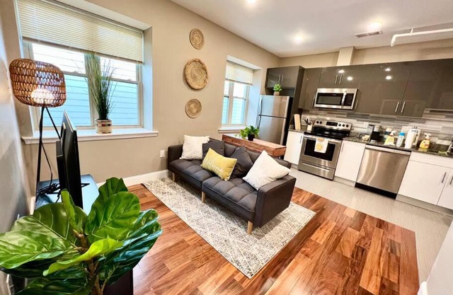 501 Cozy and Comfy 1BR apartment in center city